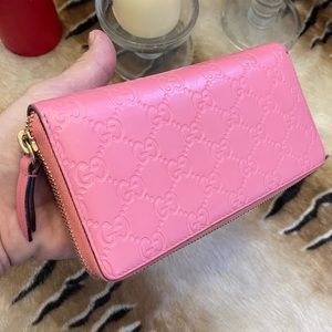 Gorgeous Gucci GG Zippy Leather Wallet in Pink - EUC
